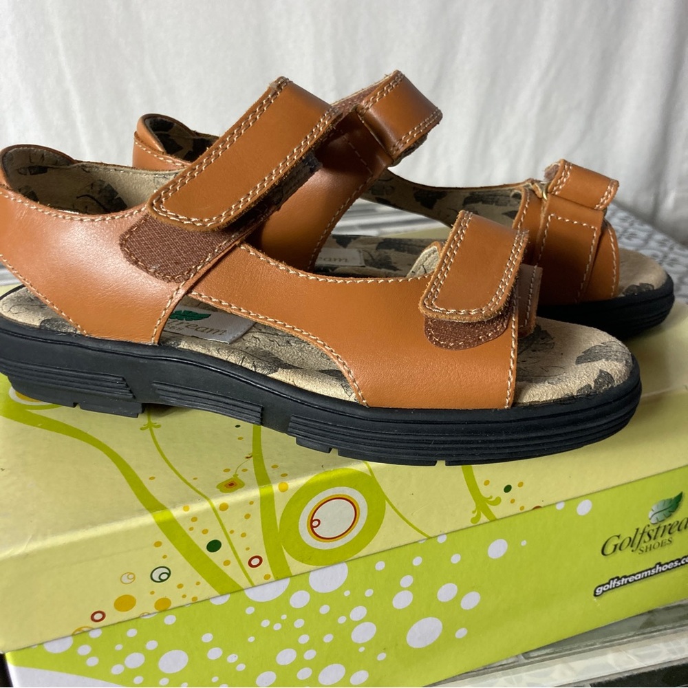 NIB..Golfstream Womens Leather Golf Sandals Size 5